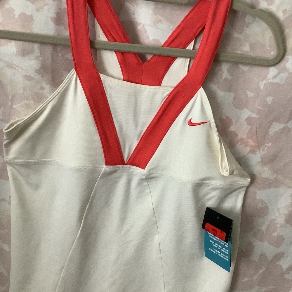 Girls, Nike, tennis tops size L new with tag